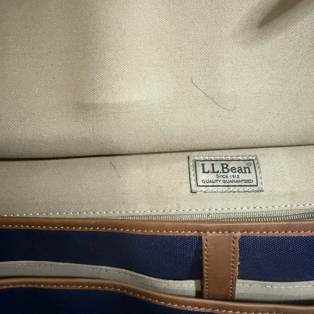 L.L. Bean bean messenger